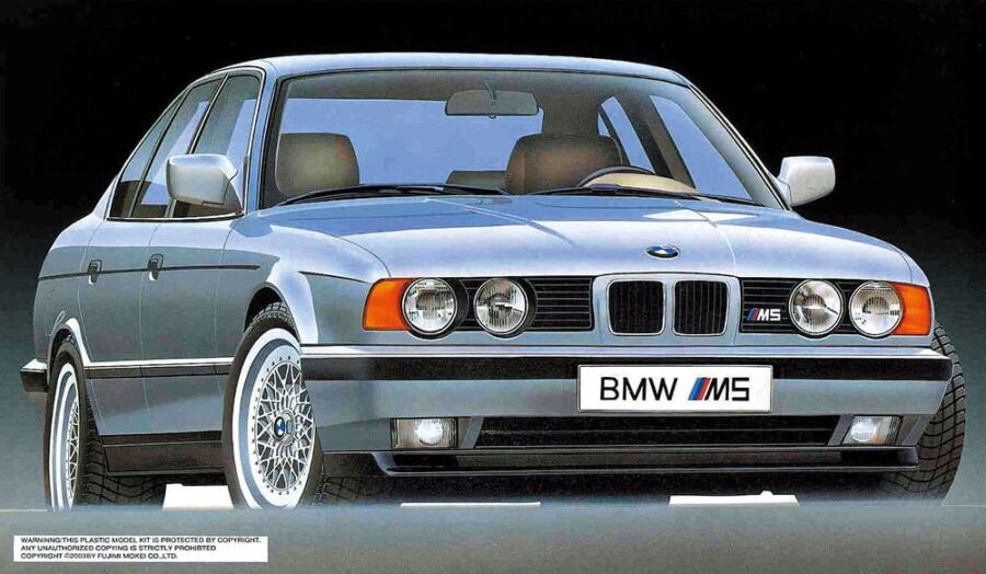 1:24 Scale Fujimi BMW M5 Model Kit