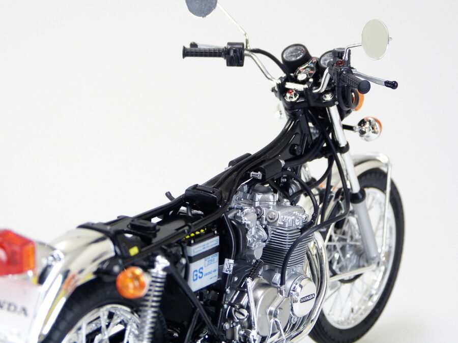 1:12 Scale Aoshima Honda CB400 Four-I/II Model Kit - Image 8