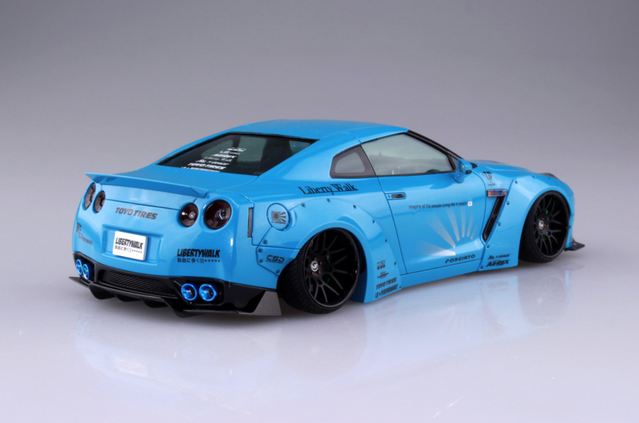1:24 Scale Aoshima LB Works Nissan GTR R35 Ver.1 Model Kit - Image 3
