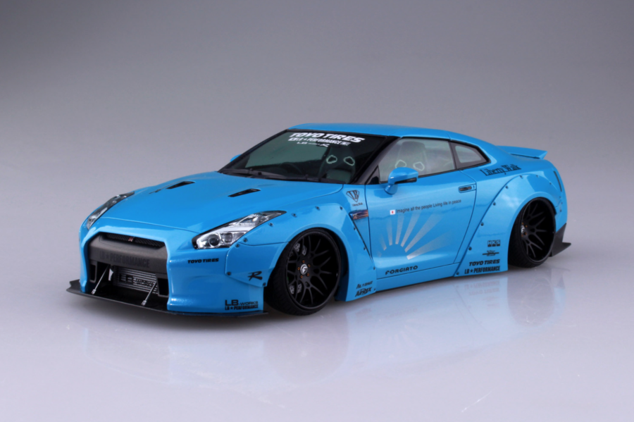 1:24 Scale Aoshima LB Works Nissan GTR R35 Ver.1 Model Kit - Image 2