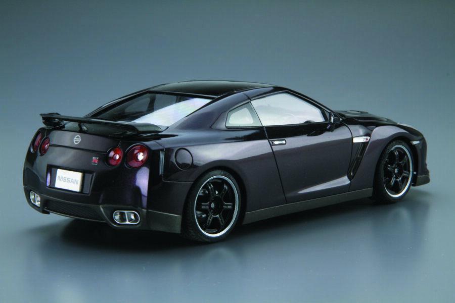 1:24 Scale Aoshima Nissan GTR R35 Spec-V Model Kit - Image 3