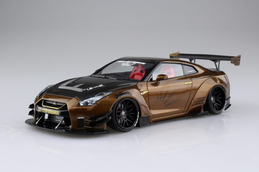 1:24 Scale Aoshima LB Works R35 GT-R Type 2 Ver.1 Model Kit - Image 2