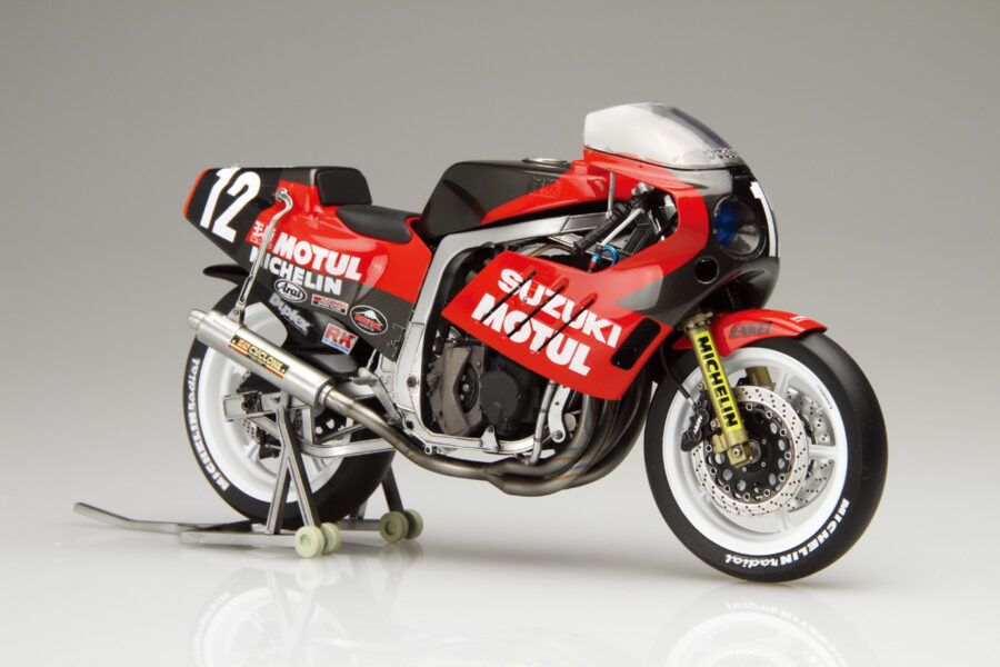 1:12 Scale Suzuki Yoshimura GSX-R750 Model Kit - Image 2