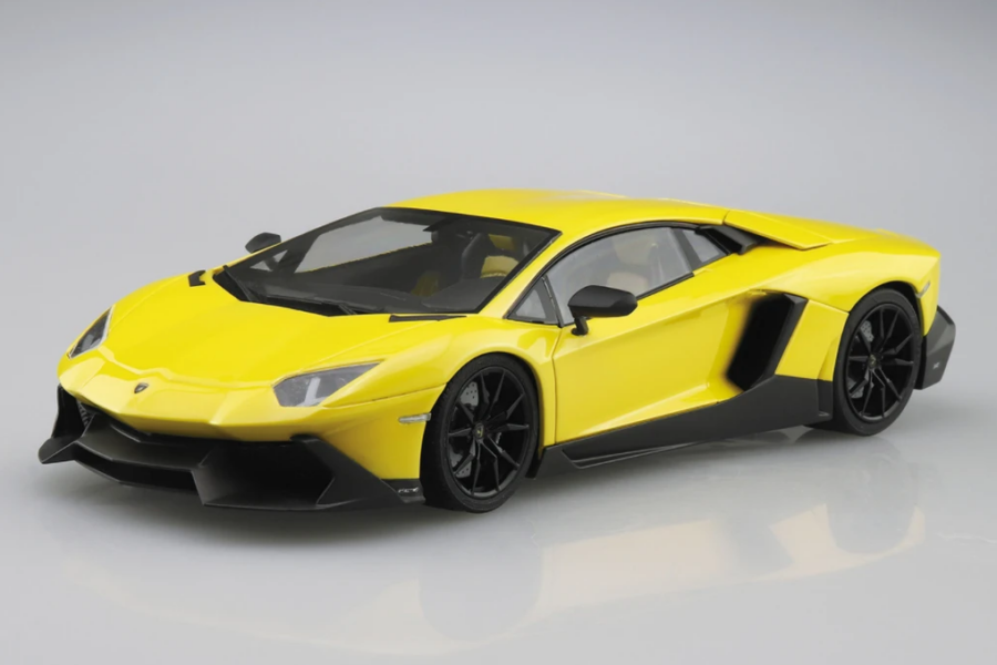 1:24 Scale Aoshima Lamborghini Aventador LP720-4 50th Anniversary Model Kit - Image 2