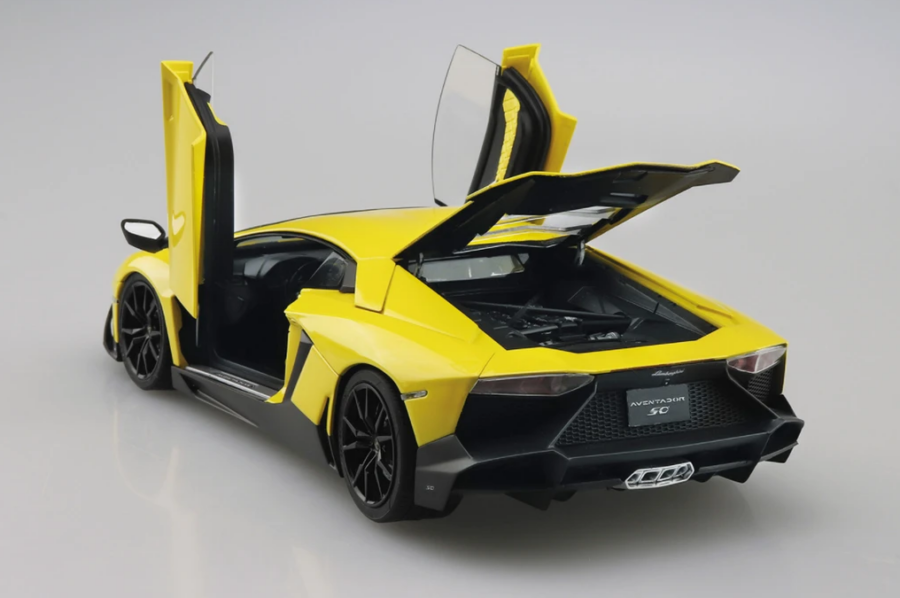 1:24 Scale Aoshima Lamborghini Aventador LP720-4 50th Anniversary Model Kit - Image 3