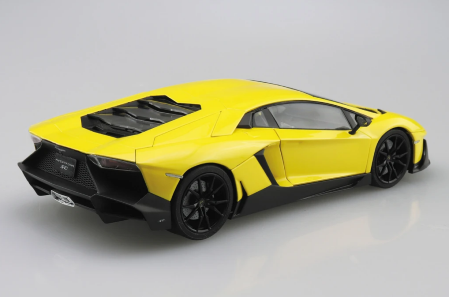 1:24 Scale Aoshima Lamborghini Aventador LP720-4 50th Anniversary Model Kit - Image 4