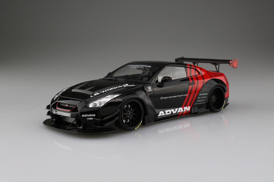 1:24 Scale Aoshima  LB Works R35 GT-R type 2 Ver.2 Model Kit - Image 2