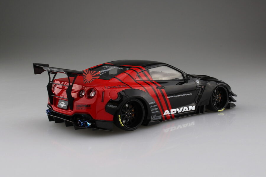 1:24 Scale Aoshima  LB Works R35 GT-R type 2 Ver.2 Model Kit - Image 3