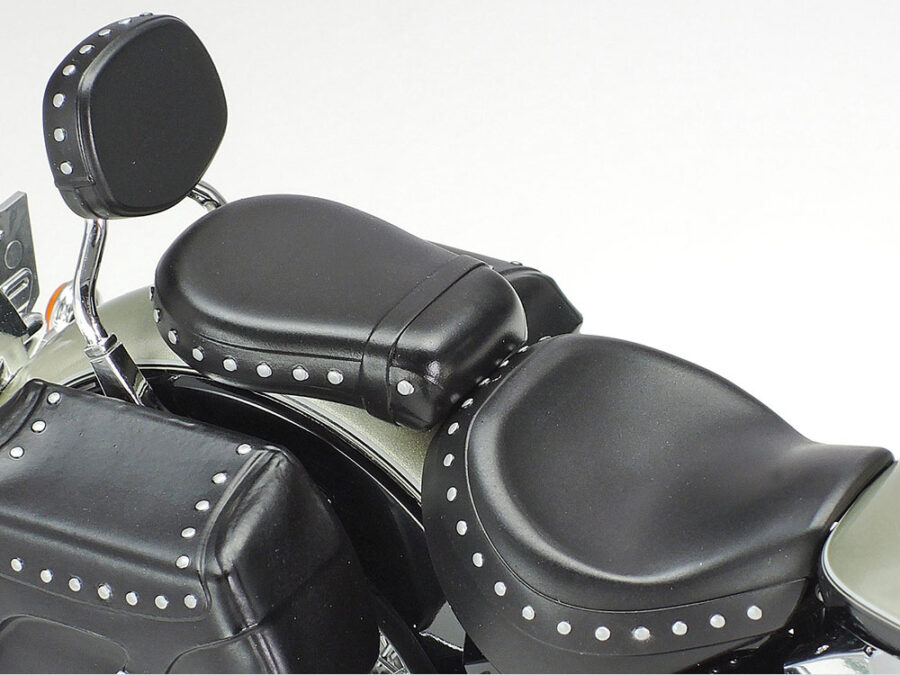 1:12 Scale Tamiya Yamaha Roadstar XV1600 Custom Model Kit - Image 5