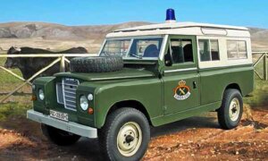 1:35 Scale Land Rover 109 Guardia Civil Model Kit #1256P