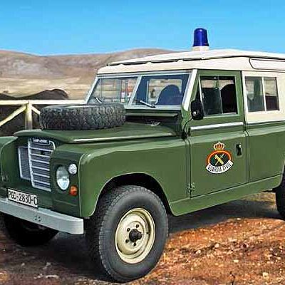1:35 Scale Italeri Land Rover 109 Guardia Civil Model Kit