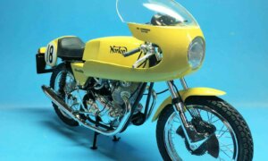 1:9 Scale Norton Commando 750cc Disc Classis Motorcycle Model Bike Kit *rare #1490 1:9 Scale Norton Commando 750cc Disc Classis Motorcycle Model Bike Kit *rare #1490