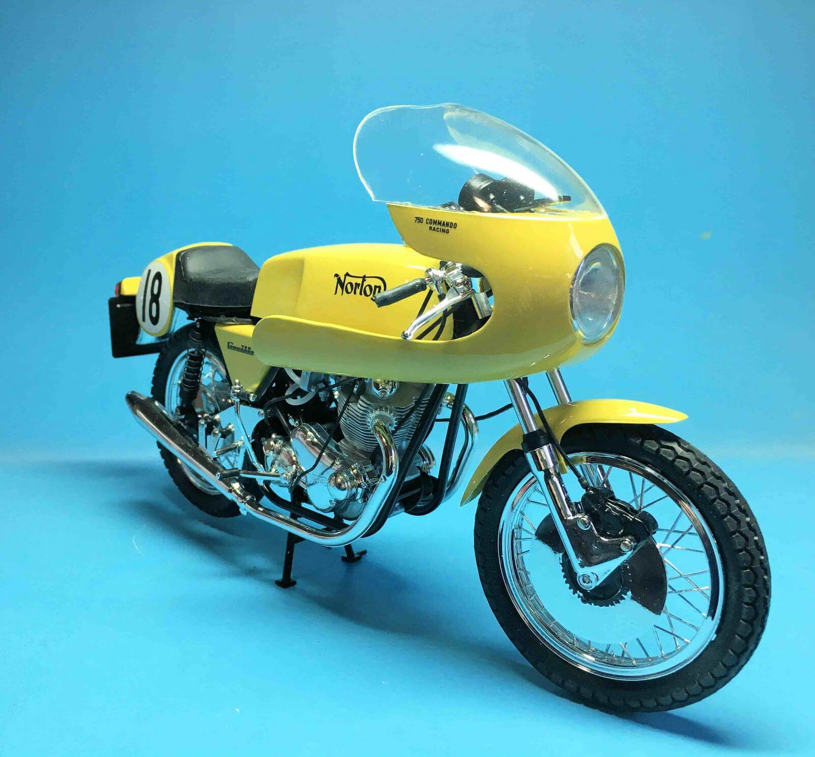 1:9 Scale Norton Commando 750cc Disc Classis Motorcycle Model Bike Kit