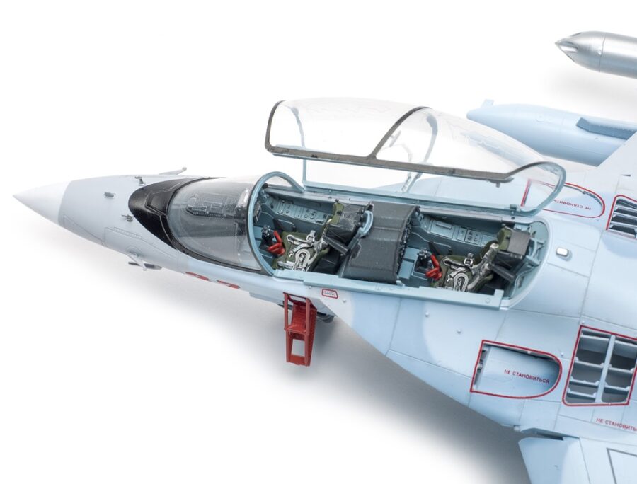 1:72 Scale Zvezda YAK 130 Plane Model Kit - Image 3