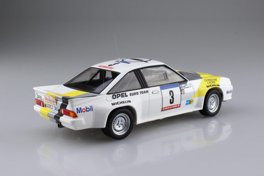 1:24 Scale Belkits Opel Manta 400 Group B Frequelin Rally Model Kit - Image 3
