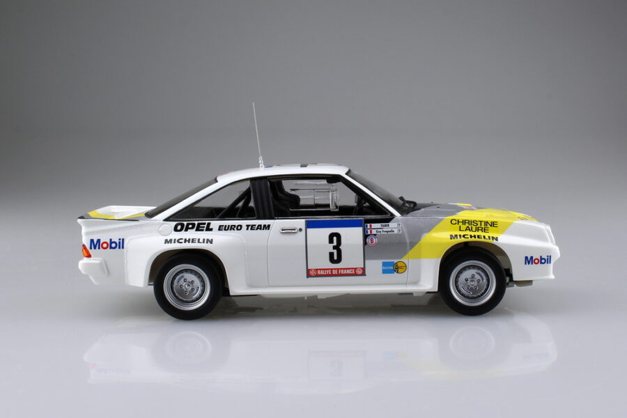 1:24 Scale Belkits Opel Manta 400 Group B Frequelin Rally Model Kit - Image 4