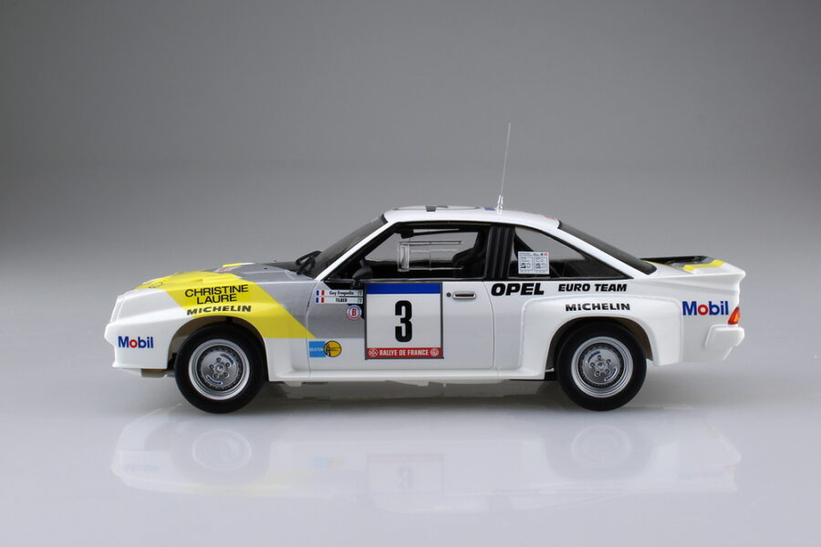 1:24 Scale Belkits Opel Manta 400 Group B Frequelin Rally Model Kit - Image 5