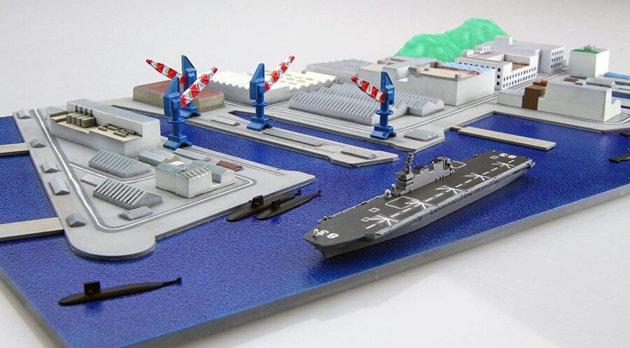 1:3000 Scale United States Fleet Activities Yokosuka Scene Model Kit - Image 3