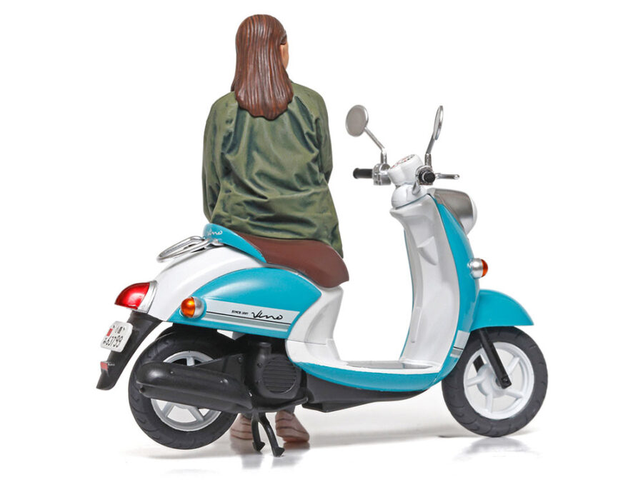 1:24 Scale Tamiya Campus Friends Modern Figures Model Kit - Image 4