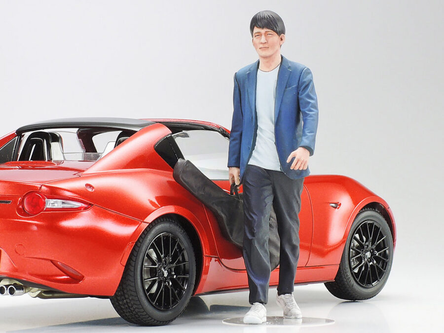 1:24 Scale Tamiya Campus Friends Modern Figures Model Kit - Image 8