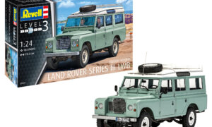 1:24 Scale Revell Land Rover Series III LWB #1700