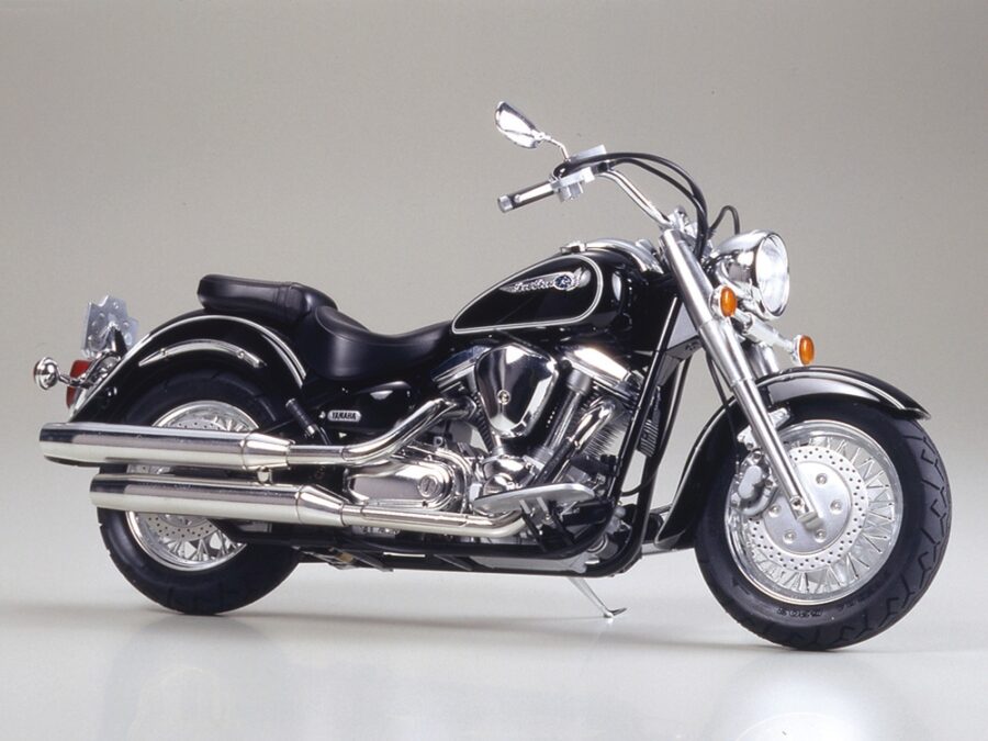 1:12 Scale Tamiya Yamaha XV1600 Road Star Model Kit - Image 2