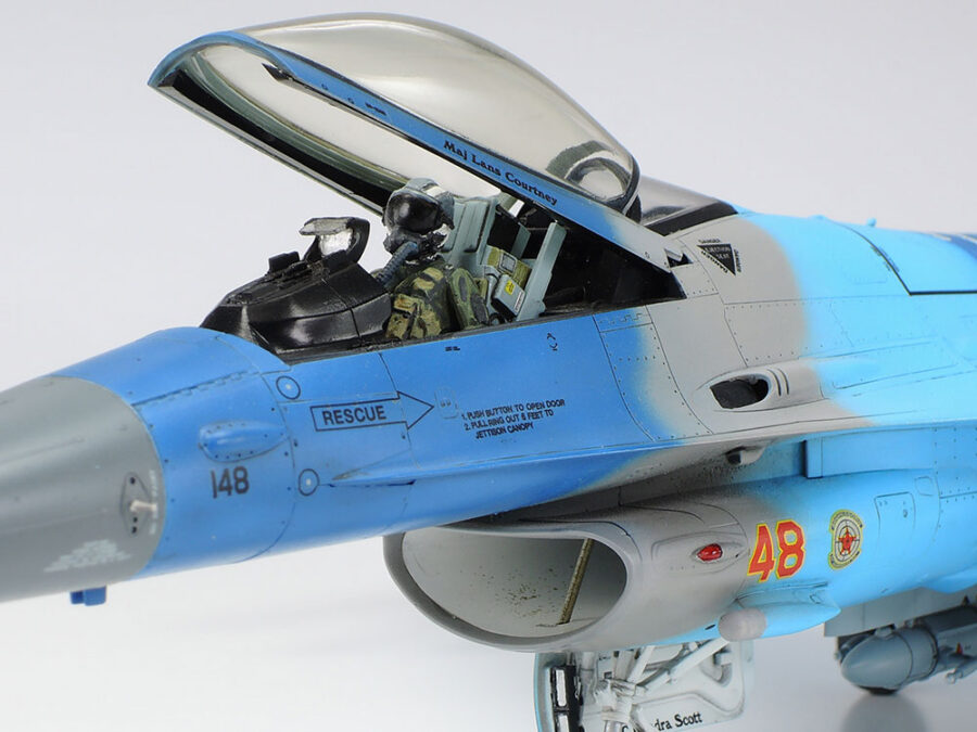 1:48 Scale Tamiya F-16 C/N AGGRESSOR Model Kit - Image 5