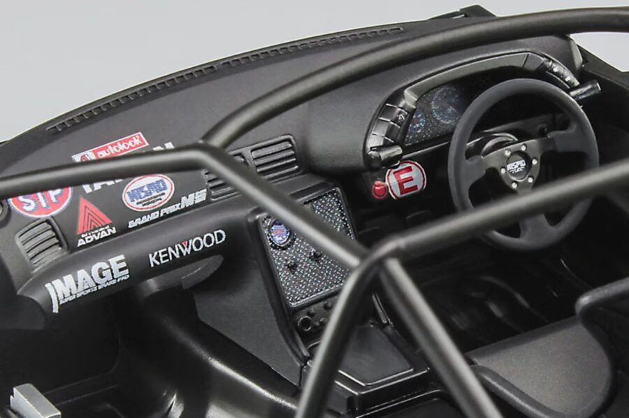 1:24 Scale Hasegawa STP Taisan Nissan Skyline GT-R [BNR32 Gr.A] 1993 JTC Model Kit - Image 6
