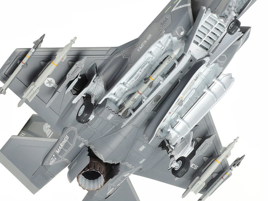 1:72 Scale Tamiya F-35 B LIGHTNING II Model Kit - Image 4