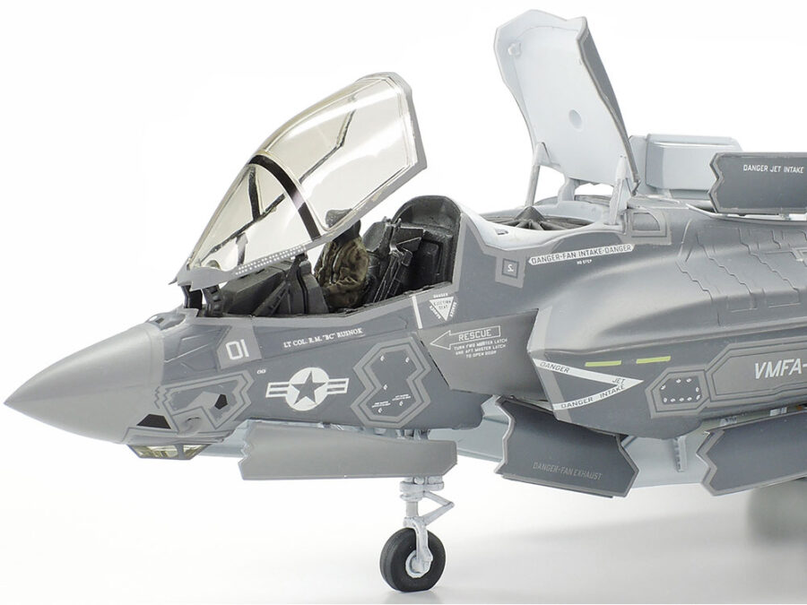 1:72 Scale Tamiya F-35 B LIGHTNING II Model Kit - Image 5