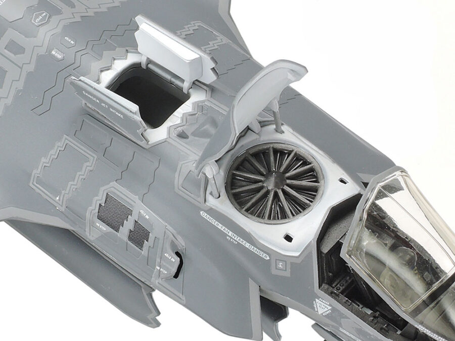 1:72 Scale Tamiya F-35 B LIGHTNING II Model Kit - Image 6