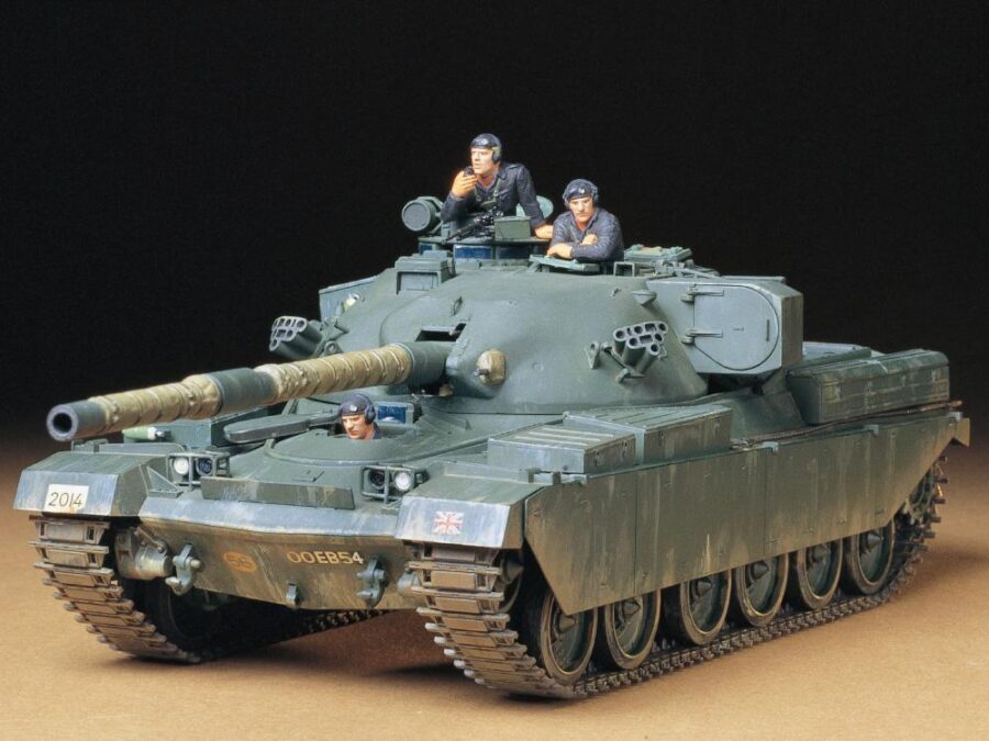 1:35 Scale Tamiya British Army Chieftain MK5 Tank Model Kit - Image 2