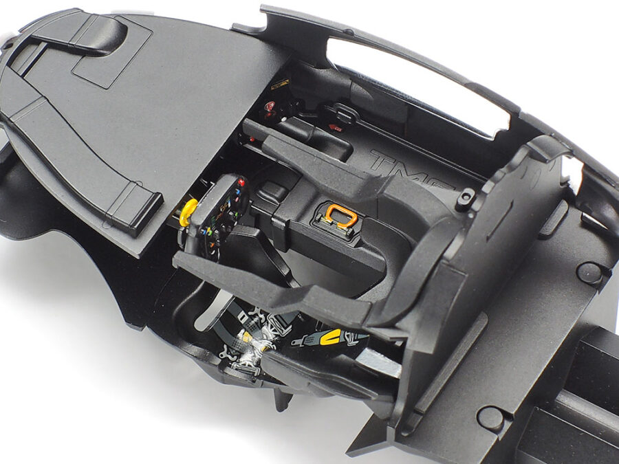 1:24 Scale Tamiya Toyota GAZOO Racing TS050 HYBRID Model Kit - Image 6