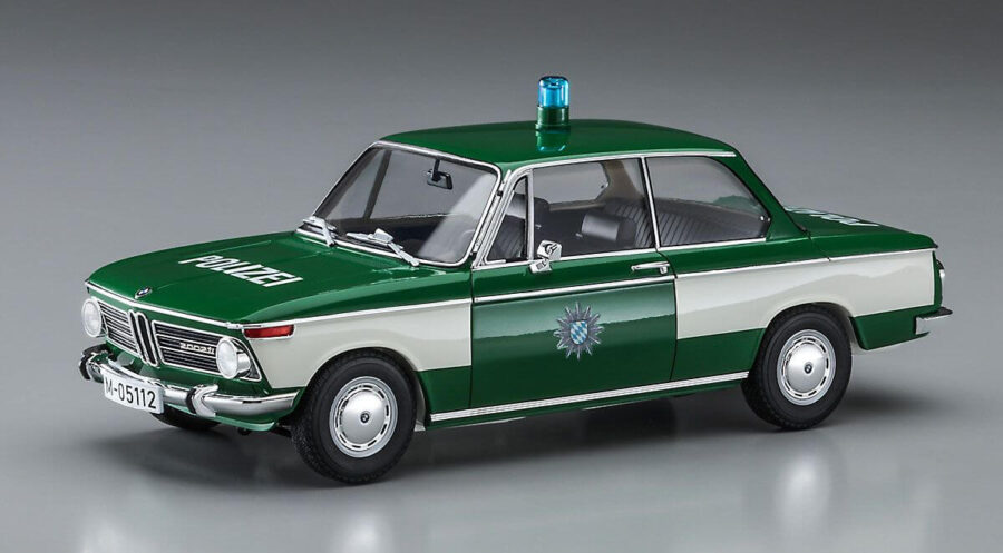 1:24 Scale Hasegawa BMW 2002 TI Police Car Model Kit - Image 2