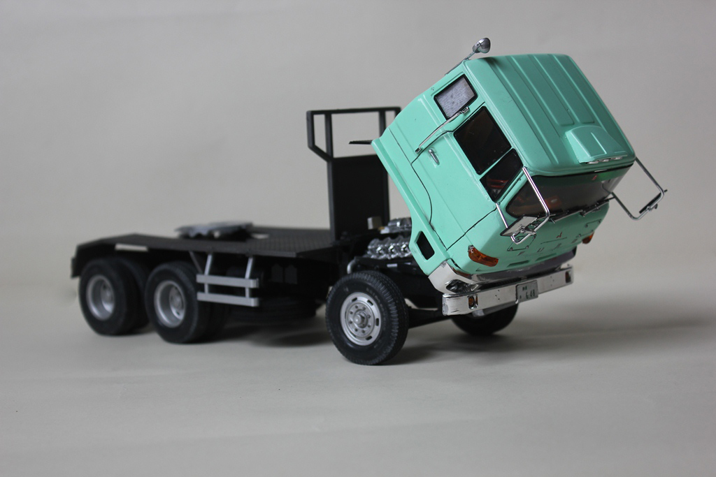 1:24 Scale Fujimi Mitsubishi Fuso FV High Cab Tractor Transporter Model Kit - Image 3