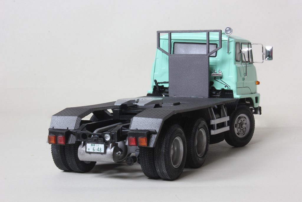 1:24 Scale Fujimi Mitsubishi Fuso FV High Cab Tractor Transporter Model Kit - Image 8