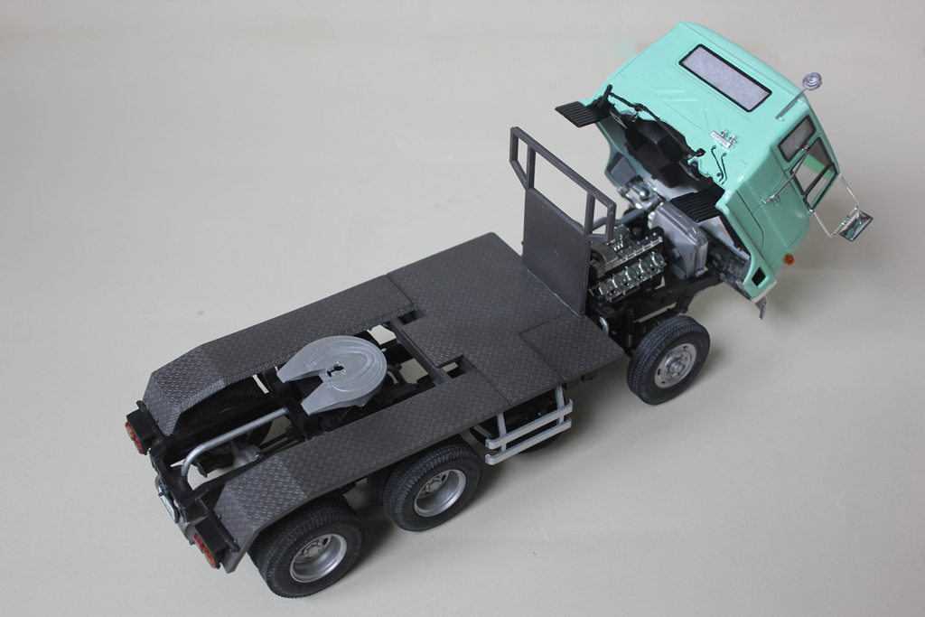 1:24 Scale Fujimi Mitsubishi Fuso FV High Cab Tractor Transporter Model Kit - Image 9