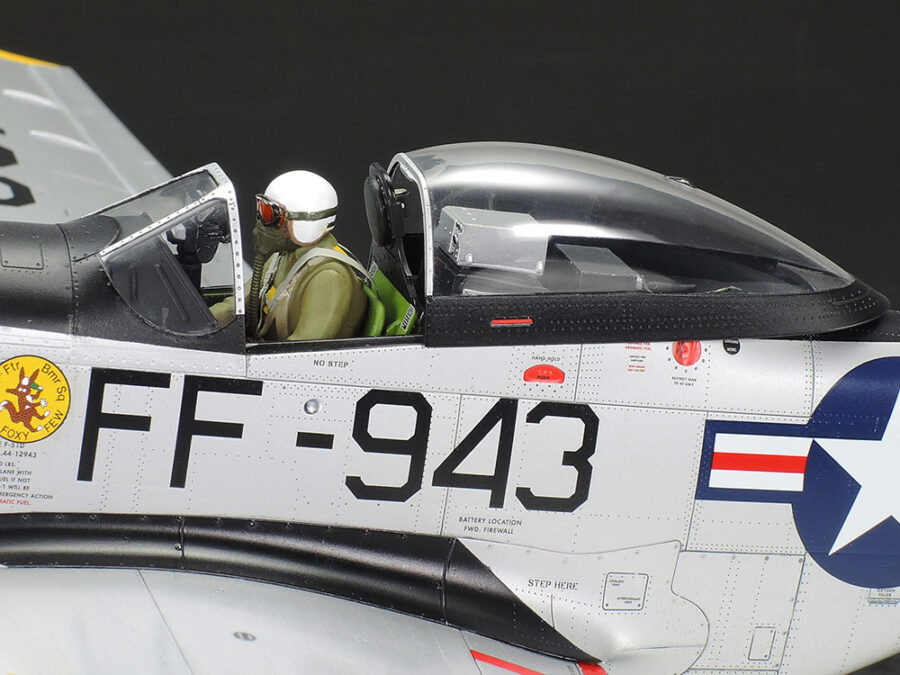 1:32 Scale Tamiya North American F-51D Mustang Korean War Model Kit - Image 9