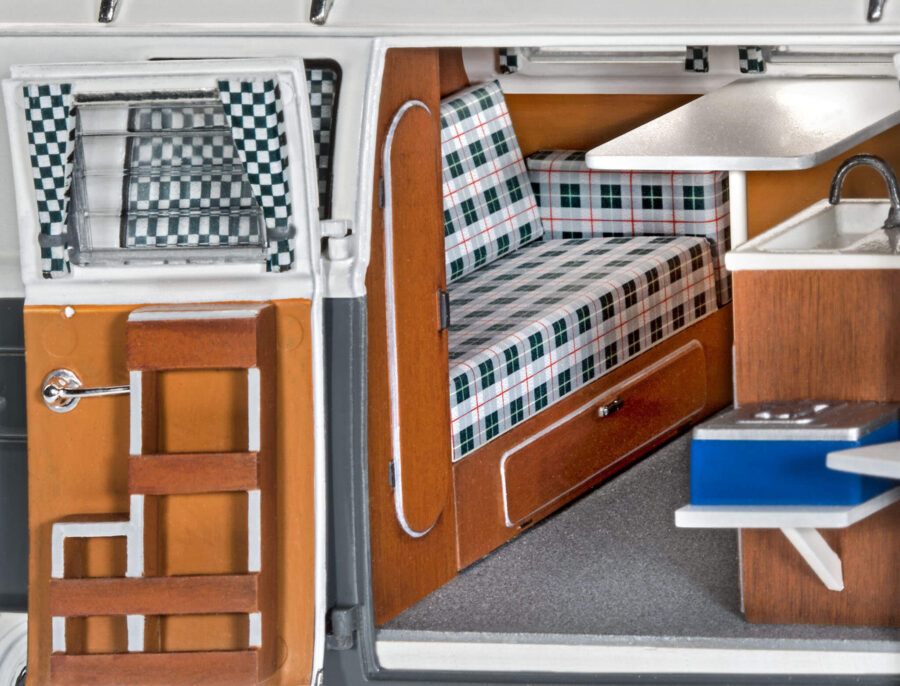 1:24 Scale Revell VW T1 Camper Model Kit - Image 3