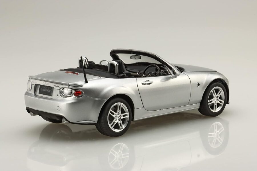 1:24 Scale Fujimi Mazdaspeed MX5 Roadster w/Engine Model Kit - Image 2