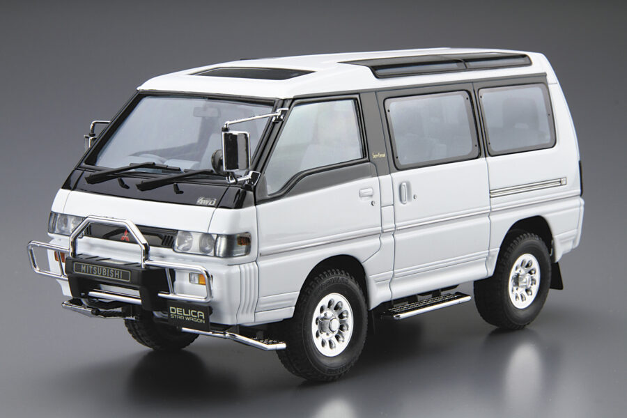 1:24 Scale Aoshima Mitsubishi P35W Delica Star Wagon Model Kit - Image 2