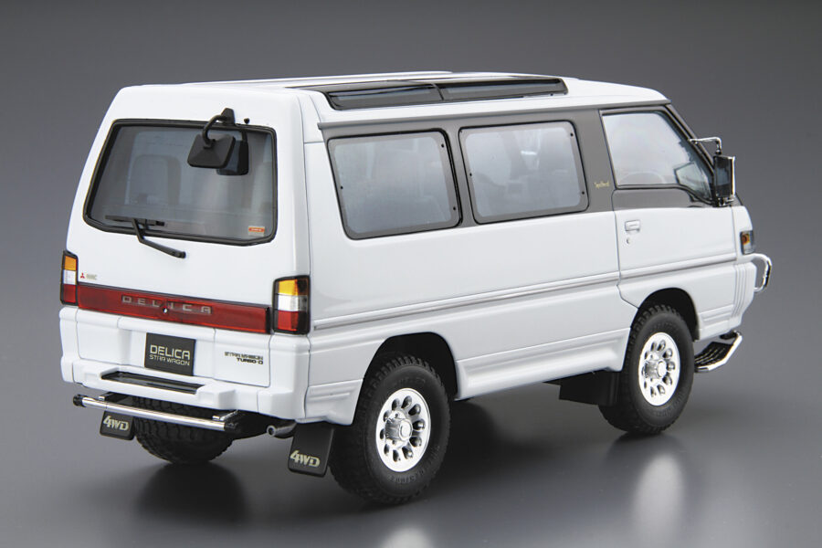 1:24 Scale Aoshima Mitsubishi P35W Delica Star Wagon Model Kit - Image 3
