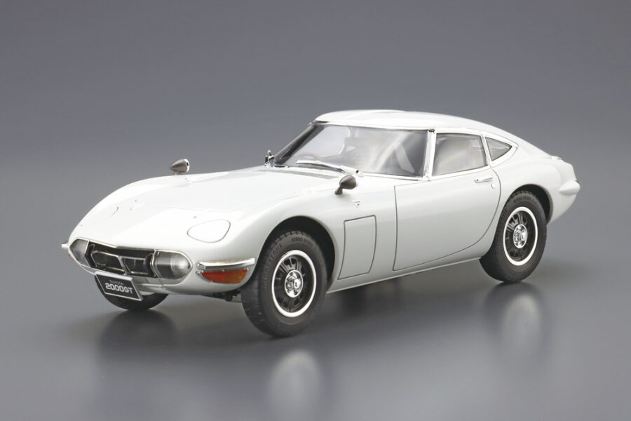 1:24 Scale Aoshima Toyota 2000GT MF10 Model Kit - Image 2