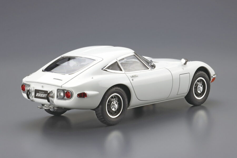 1:24 Scale Aoshima Toyota 2000GT MF10 Model Kit - Image 3