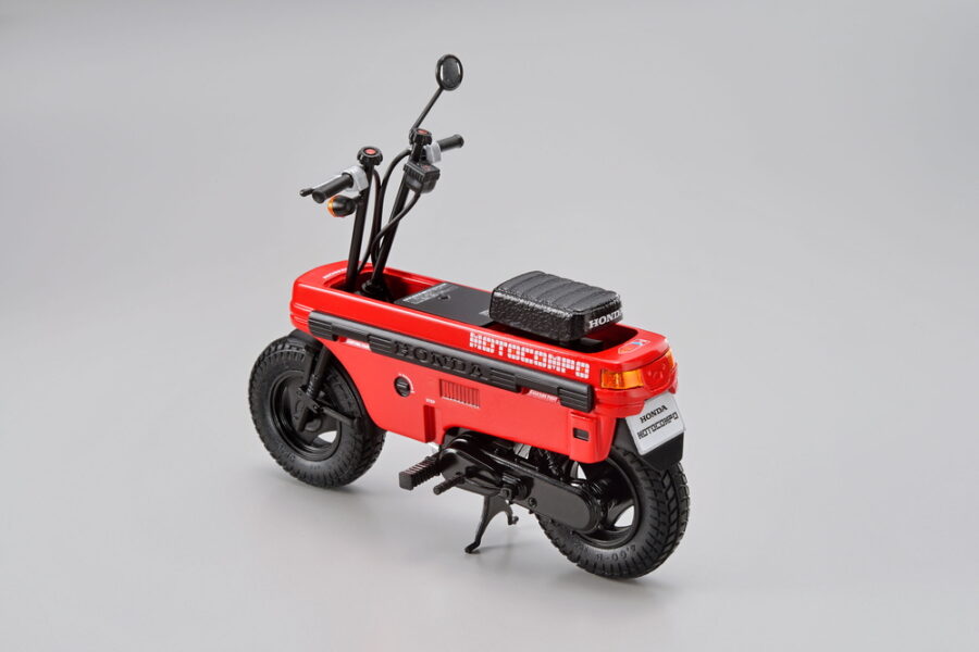 1:12 Scale Aoshima Honda Motocompo '81 Model Kit - Image 5