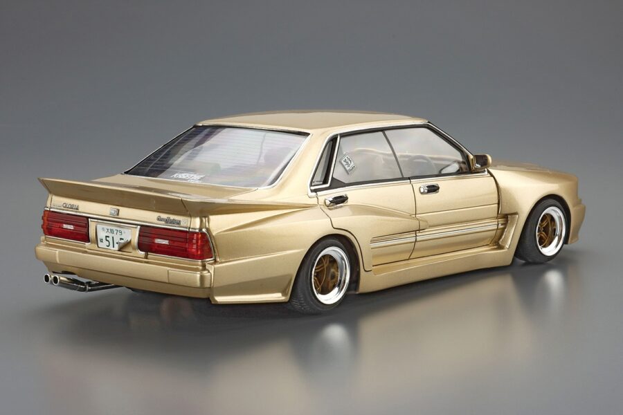 1:24 Scale Aoshima Nissan Y31 Cedric/Gloria Model Kit - Image 3