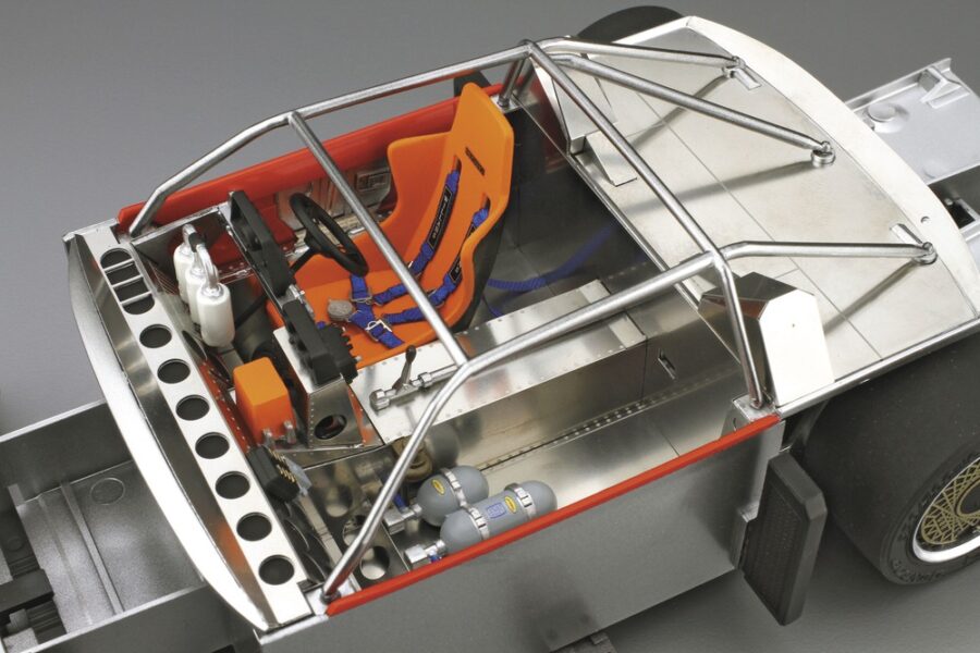 1:24 Scale Aoshima Nissan R30 Skyline Turbo GR.5 Kyalami-9H-Endurance Car Model Kit - Image 5