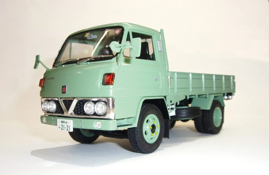 1:32 Scale Fujimi Mitsubishi Fuso Canter T200 '75 Model Kit - Image 2