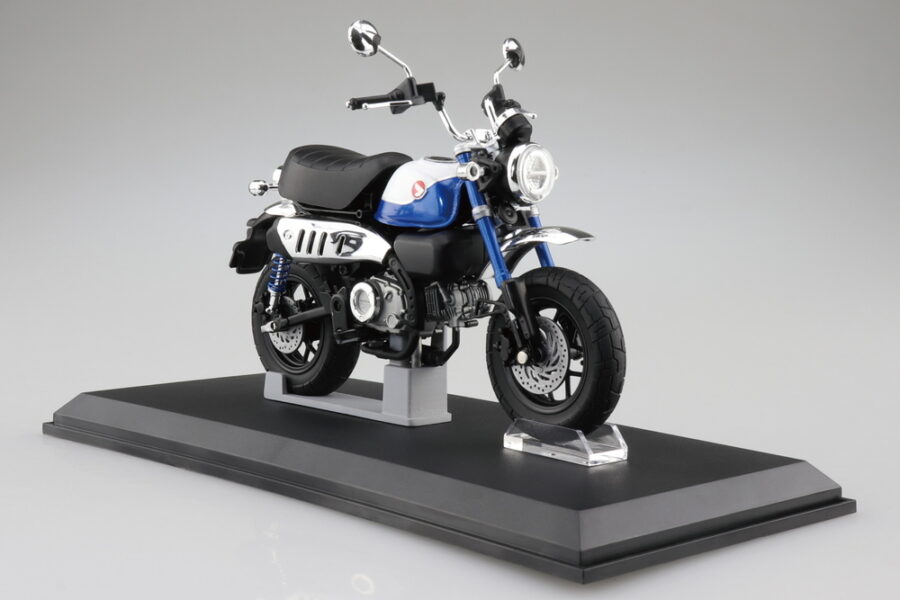 1:12 Scale Aoshima Honda Monkey125 '22 (Pearl Glitter Ring Blue) Diecast Model - Image 2