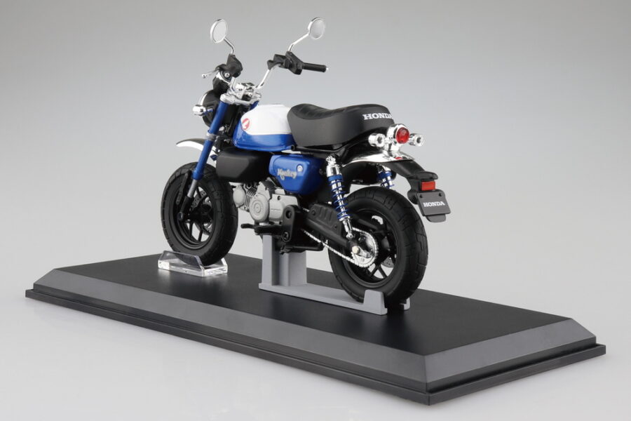 1:12 Scale Aoshima Honda Monkey125 '22 (Pearl Glitter Ring Blue) Diecast Model - Image 3